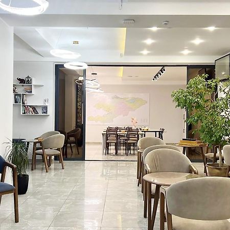 Compass Hostel Bishkek Bagian luar foto
