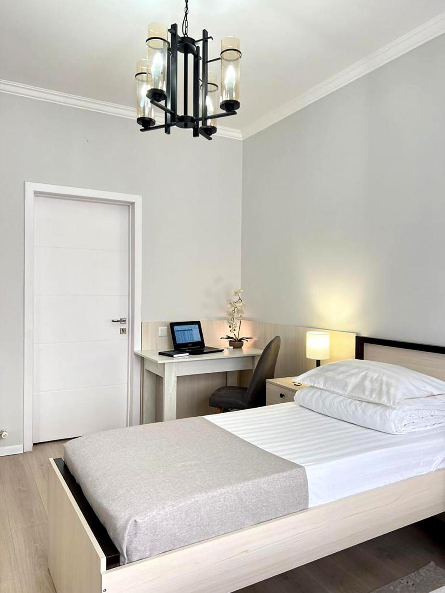 Compass Hostel Bishkek Bagian luar foto
