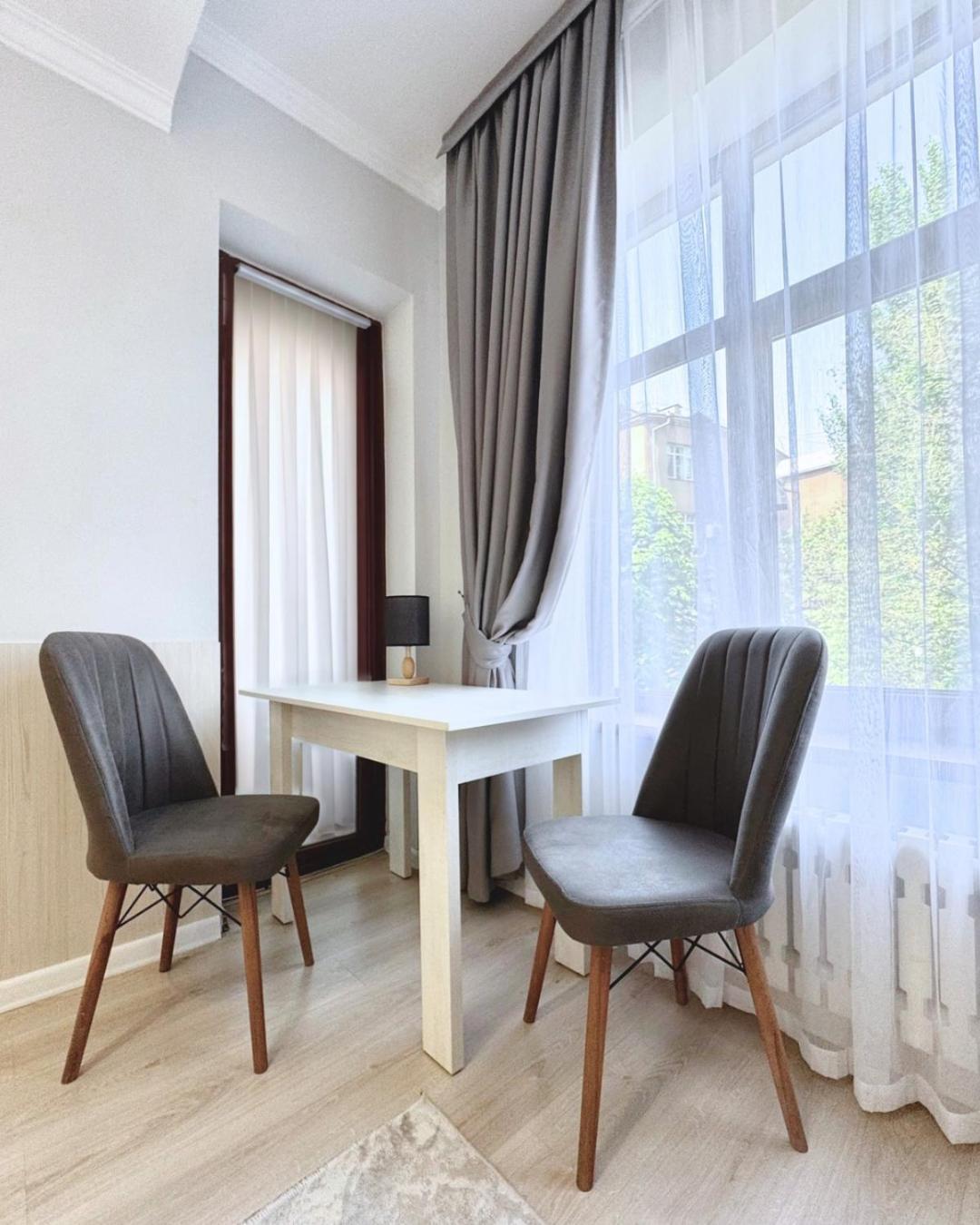 Compass Hostel Bishkek Bagian luar foto