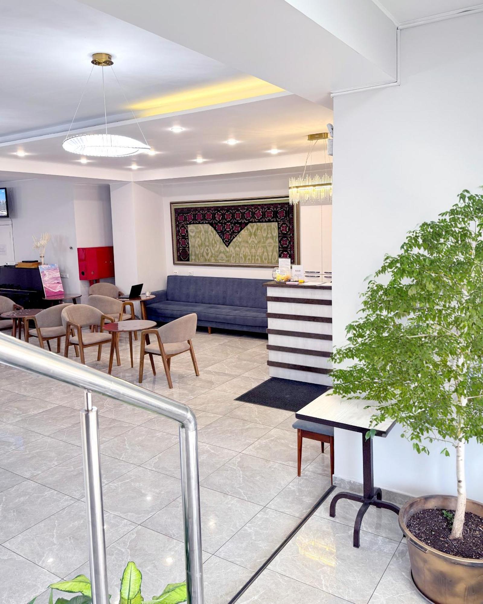 Compass Hostel Bishkek Bagian luar foto