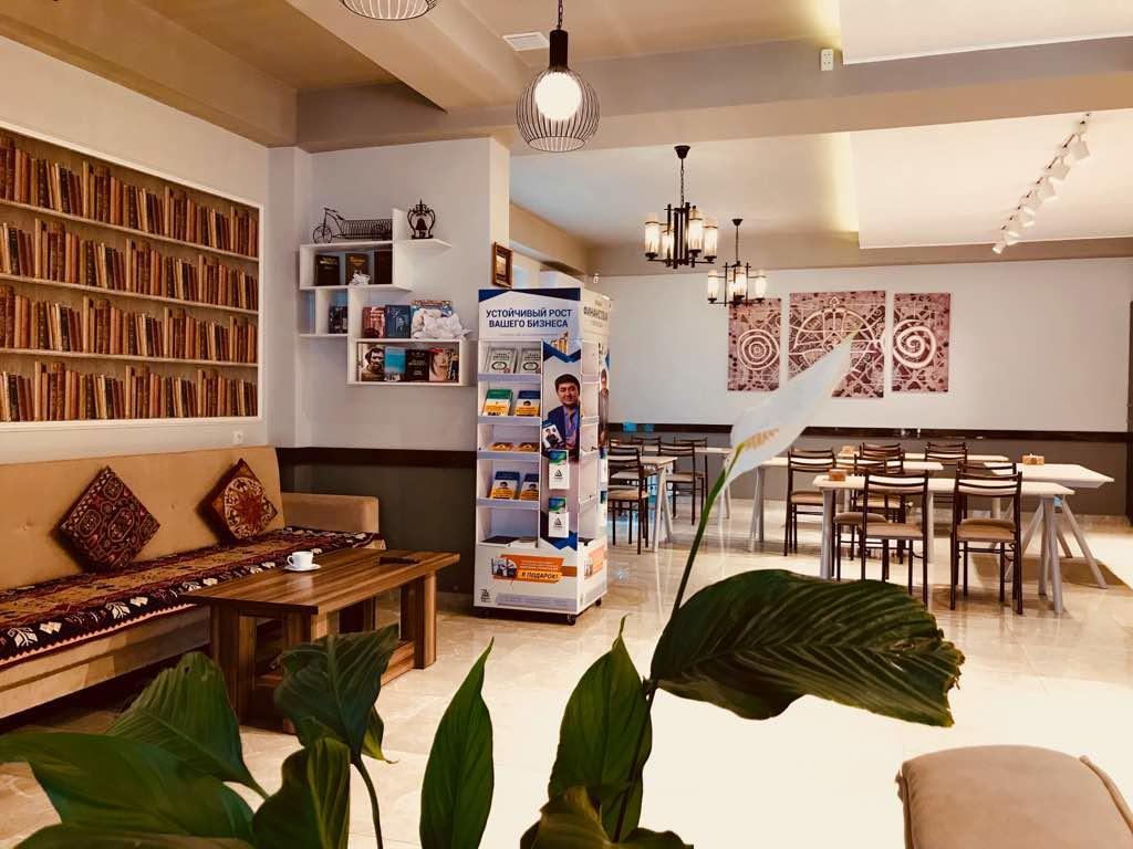 Compass Hostel Bishkek Bagian luar foto