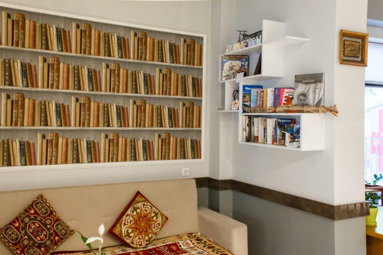 Compass Hostel Bishkek Bagian luar foto